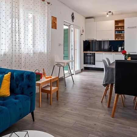 Sea Flower Beachfront Villa Севид Екстериор снимка