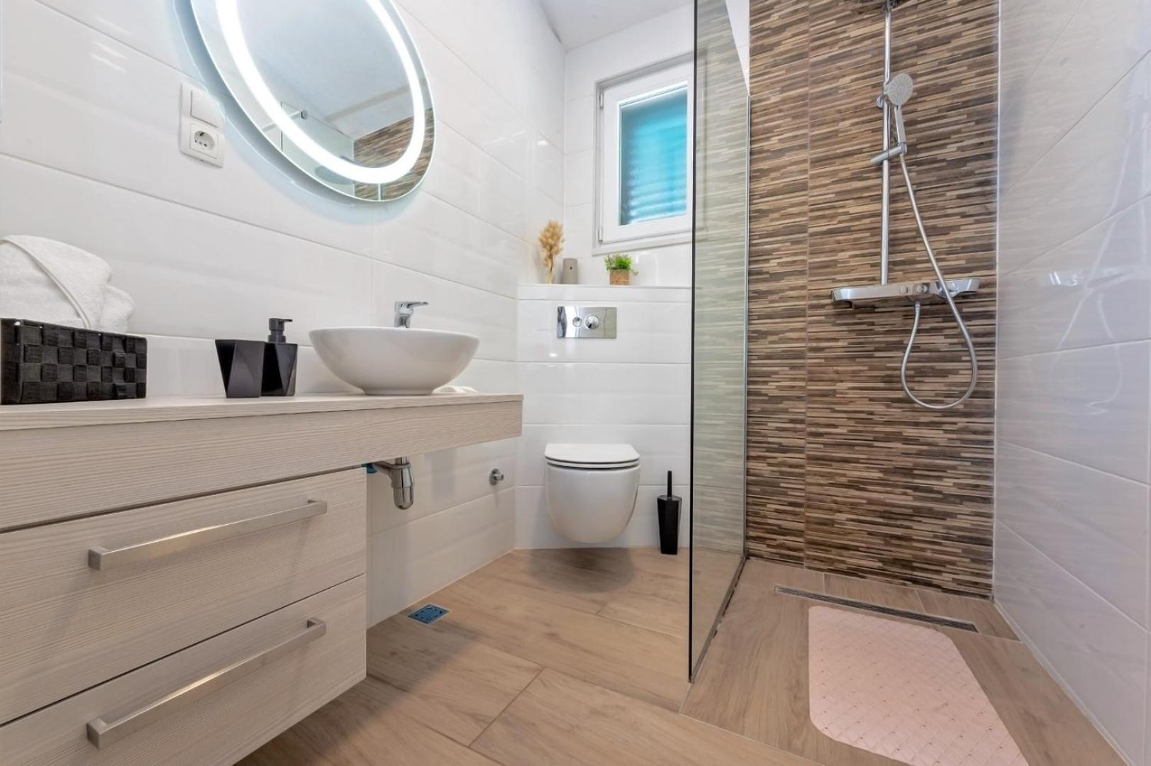 Sea Flower Beachfront Villa Севид Екстериор снимка