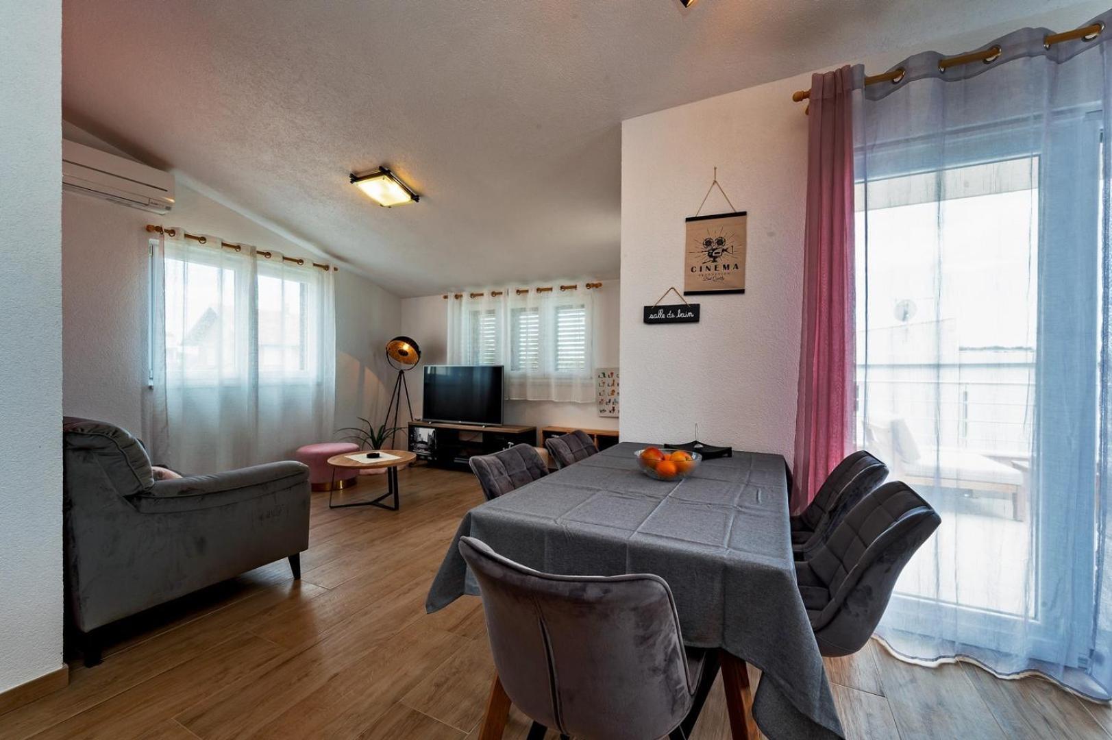 Sea Flower Beachfront Villa Севид Екстериор снимка