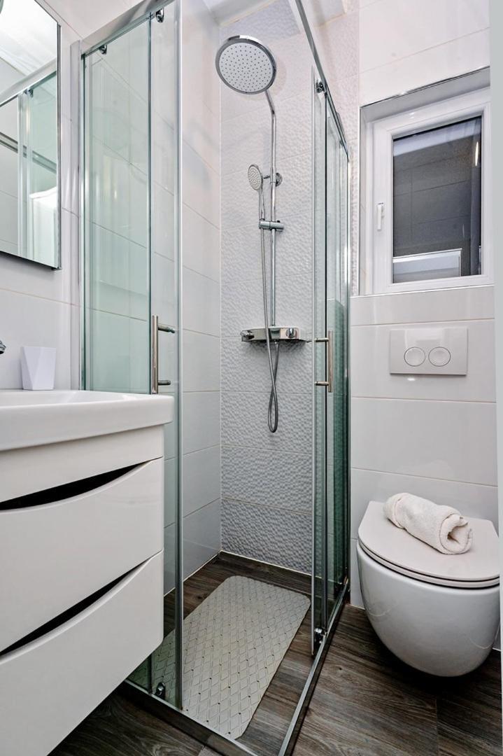 Sea Flower Beachfront Villa Севид Екстериор снимка