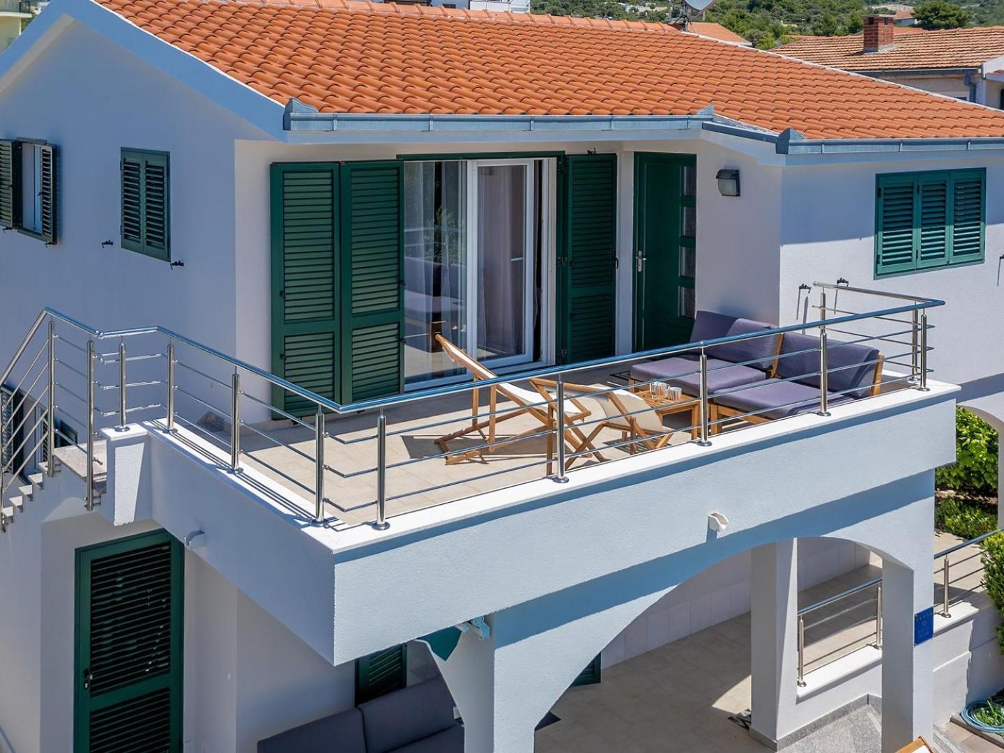 Sea Flower Beachfront Villa Севид Екстериор снимка