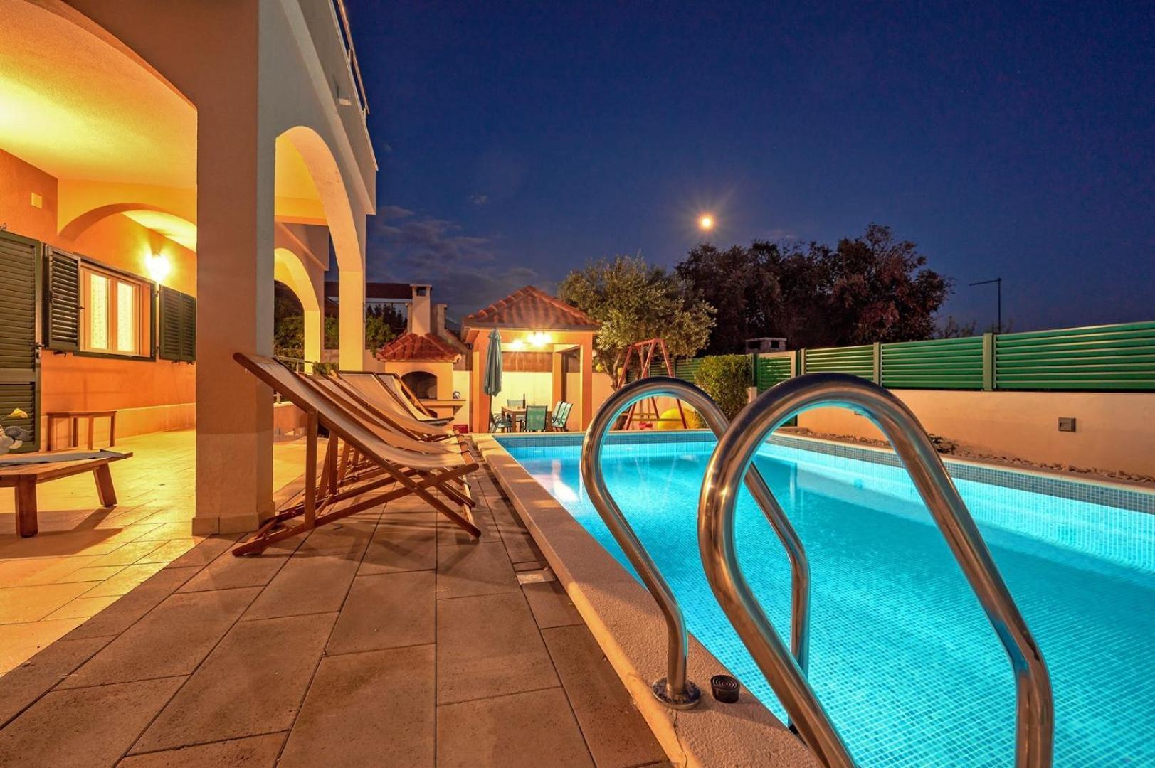 Sea Flower Beachfront Villa Севид Екстериор снимка
