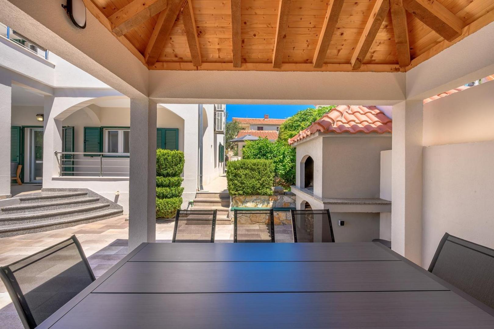 Sea Flower Beachfront Villa Севид Екстериор снимка