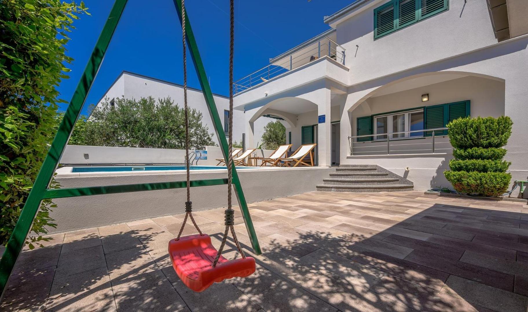 Sea Flower Beachfront Villa Севид Екстериор снимка
