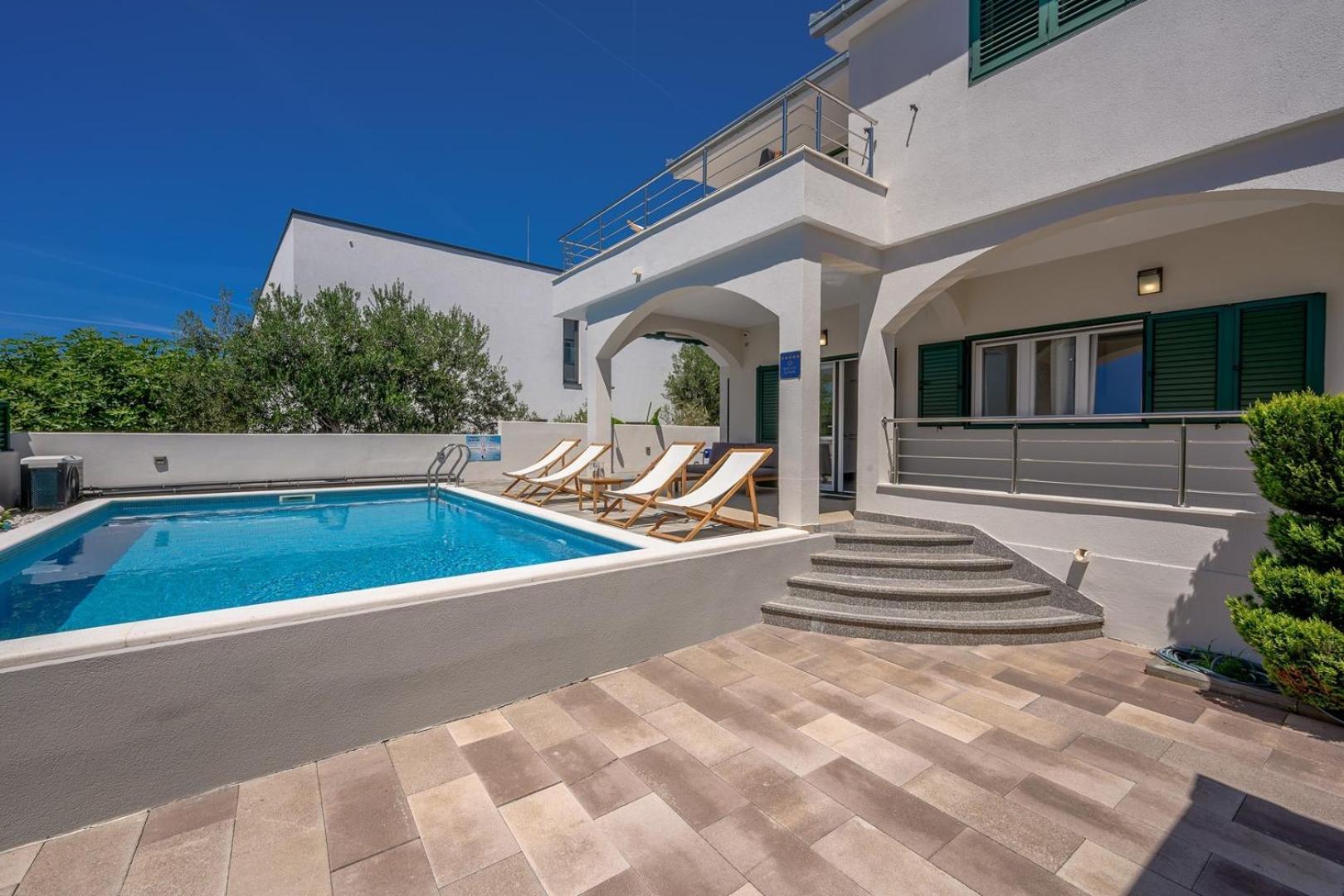 Sea Flower Beachfront Villa Севид Екстериор снимка